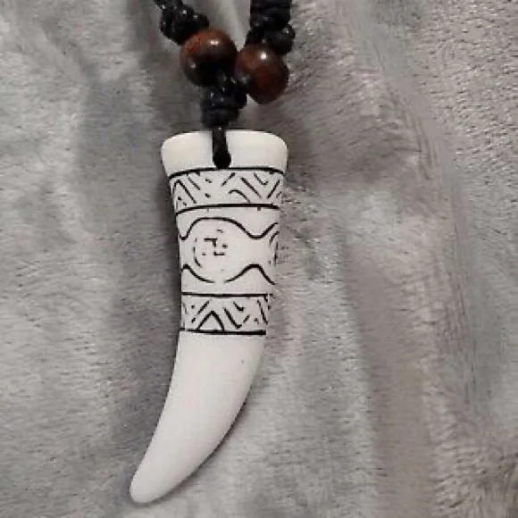 New Unisex White Carved Handmade Horn Wolf Fang Wood Beaded Leather Necklace - Picture 6 of 9